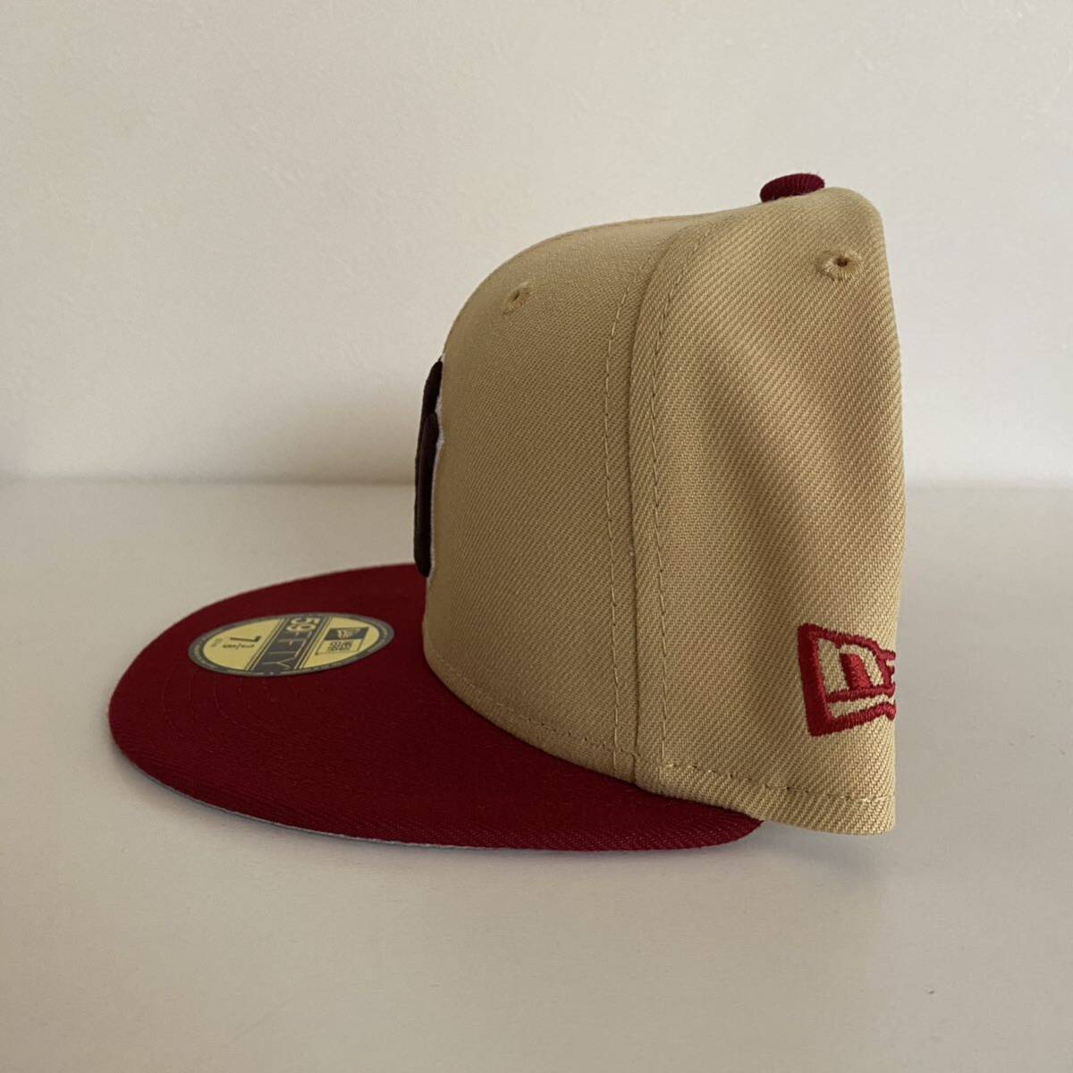 新品 New Era ツバ裏グレー NY Yankees 2Tone Khaki Red Cap 7 3/8 58.7cm ニューエラ ヤンキース 2トーン カーキ レッド キャップ 帽子_画像6