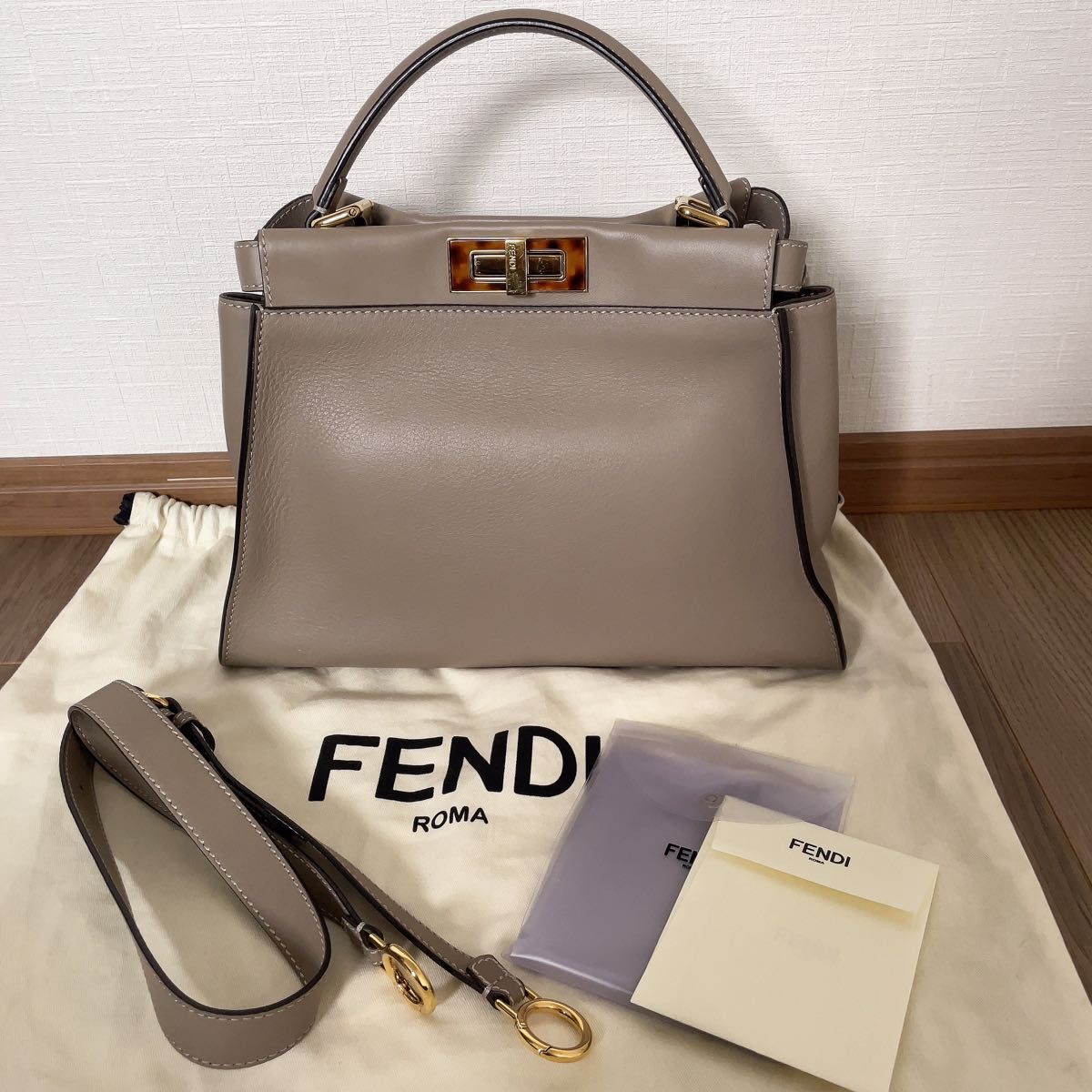 最終値下げ 【極美品】フェンディ ピーカブー ミディアム べっ甲 最終値下げ 【極美品】フェンディ ピーカブー ミディアム べっ甲