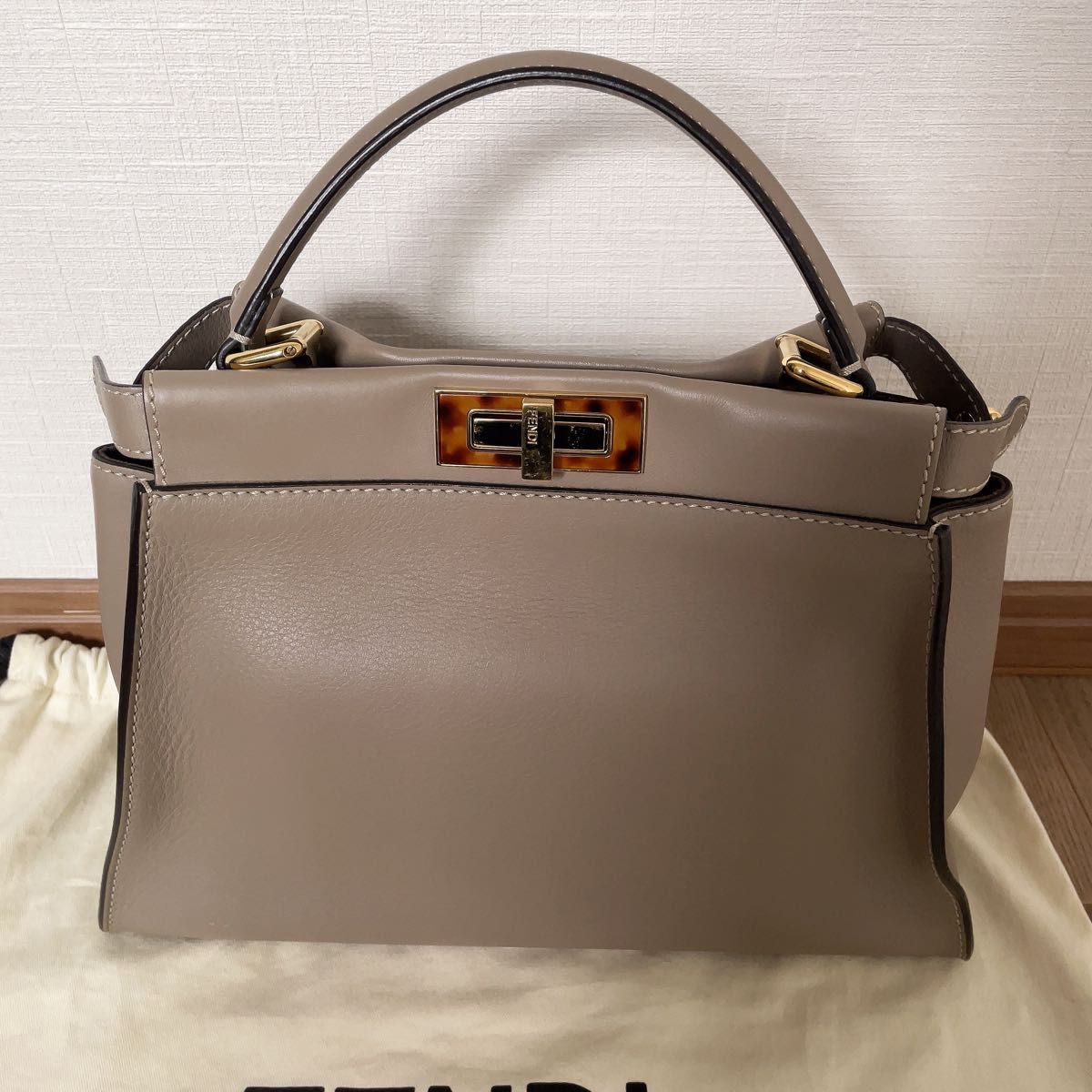 最終値下げ 【極美品】フェンディ ピーカブー ミディアム べっ甲 最終値下げ 【極美品】フェンディ ピーカブー ミディアム べっ甲