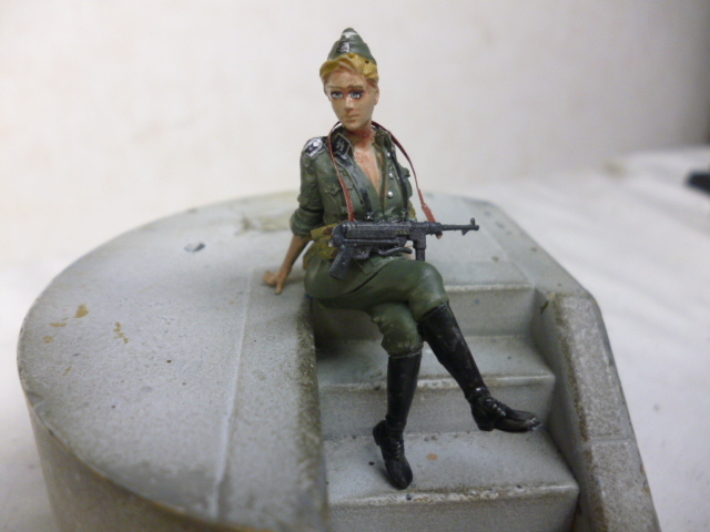 1/35ドイツSS女性兵士、レジン完成品３_画像2
