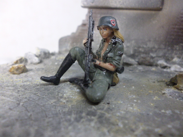 1/35ドイツSS女性兵士、レジン完成品５_画像2