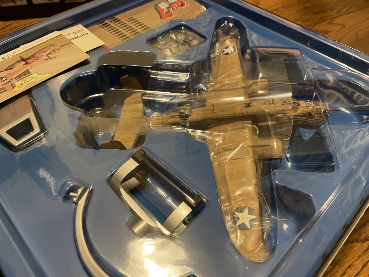 飛行機 コーギー 1／72 B-25 Mitcell "OH-7" ノーズアートパネル付き 未開封品の画像7