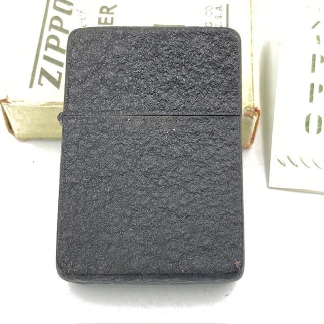 [ほぼ未使用] ジッポー ZIPPO ライター 1942年 ブラッククラックル 箱 インストラクション レアな4バレル_画像3