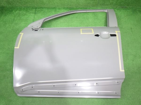 X39836 ヤリスクロス MXPB10/MXPB15/MXPJ10/MXPJ15 左フロントドア パネル YARIS CROSSの画像2