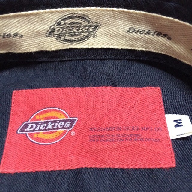 美品 Dickies ディキーズ 半袖ボタンダウンシャツ サイズM 上部が黒色無地で下部が白に黒のドット柄_画像3