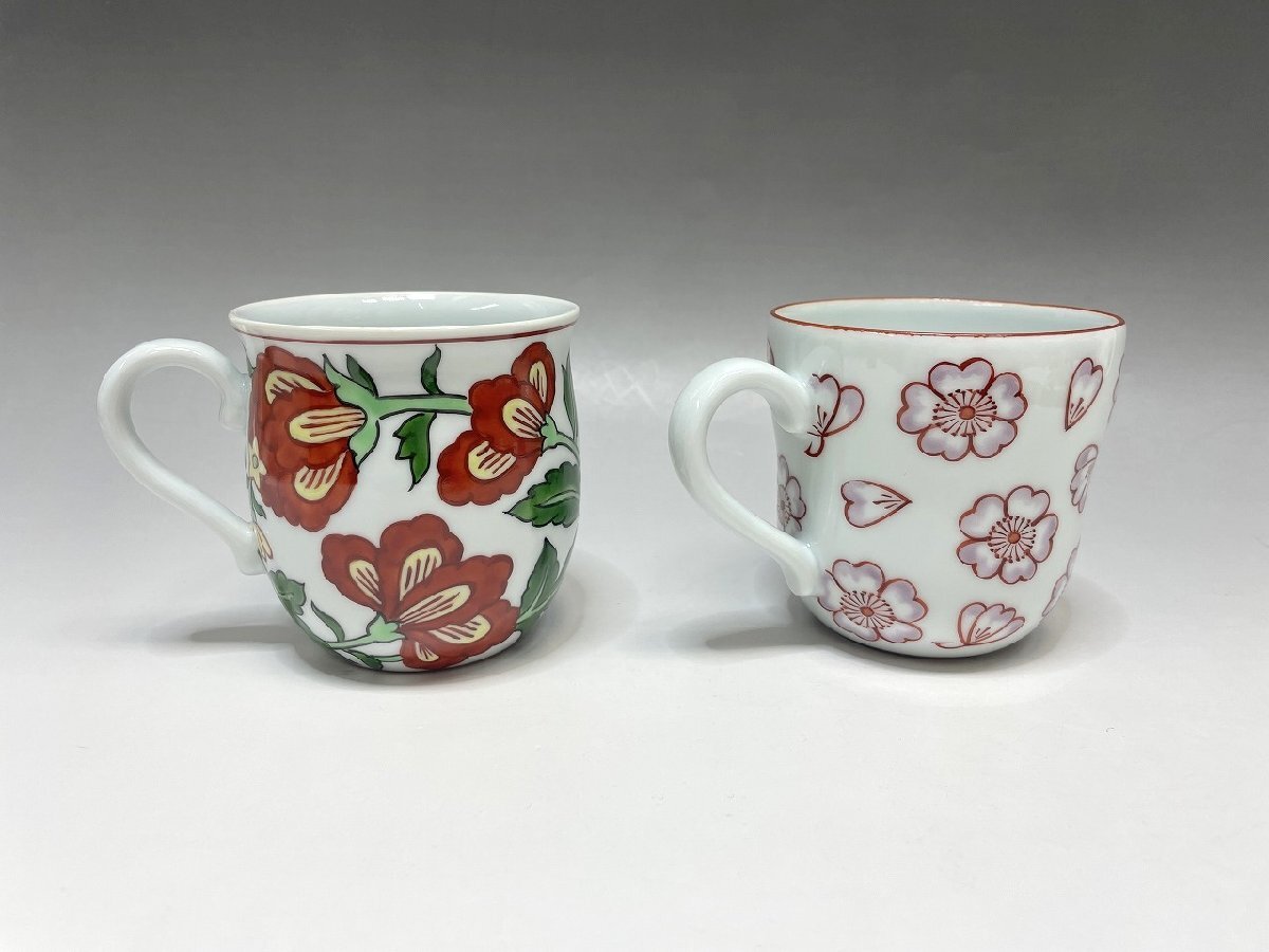 新品 有田焼 源右衛門窯 マグカップ２点セット 赤絵桜花文 赤絵更紗唐花紋 色絵 花文様 陶器 和食器 伊万里 福井県質屋の質セブン Cの画像4