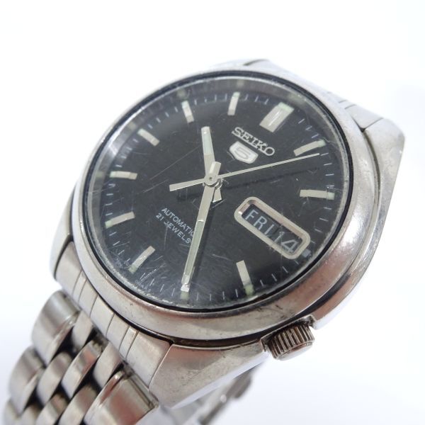 ♪tykh 1314-1 269 稼働品 SEIKO 5 セイコー ファイブ 7S26-01V0 デイデイト 裏スケ 21石 ロゴ ネイビー系文字盤 メンズ 腕時計 現状品_画像6