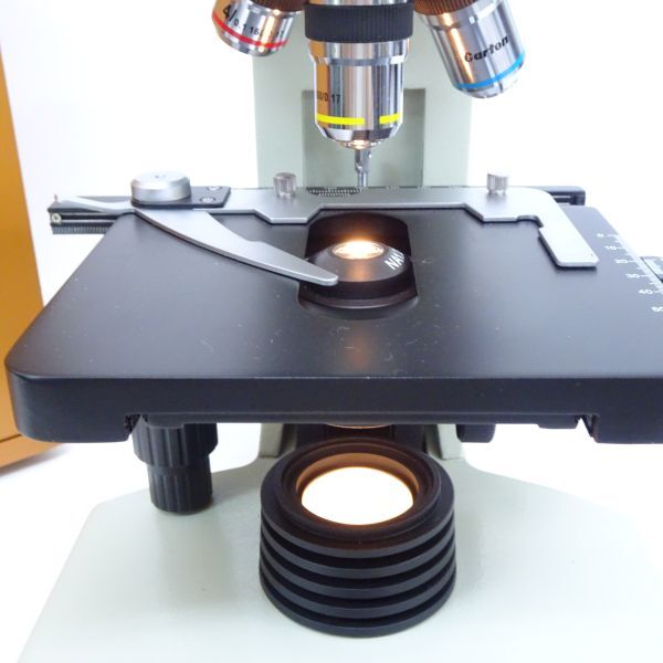 tyom1313-1 165 Cartonカートン光学 生物顕微鏡(3眼ヘッド)CS−T15型 製造番号0905047 寸法450×200 総合倍率40~1500× 箱・鍵付き 現状品の画像6