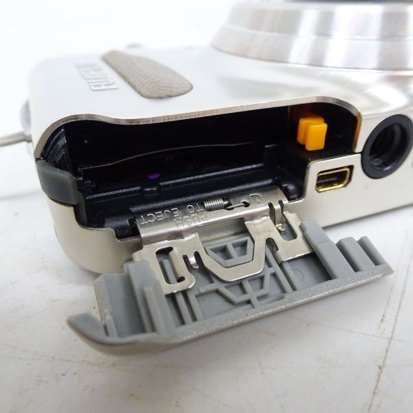■tykh 1300-1 244 FUJIFILMフジフィルム FinePix T300 コンパクトデジタルカメラ 充電器 バッテリーパック2個付 通電OK エラー表示有の画像7