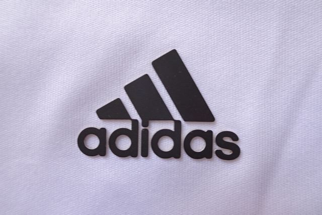 adidas/アディダス/半袖Tシャツ/フィット感/黒3本ラインテープ/ロゴプリント/スポーツ/白/ホワイト/Mサイズ(4/19R6)_画像7