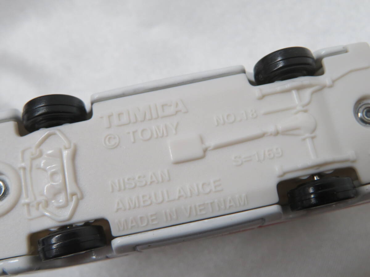 [ toy ] Tomica Tomica * Nissan NV350 Caravan ambulance * Valentine original Ver NISSAN NV350 CARAVAN AMBULANCE minicar storage goods 