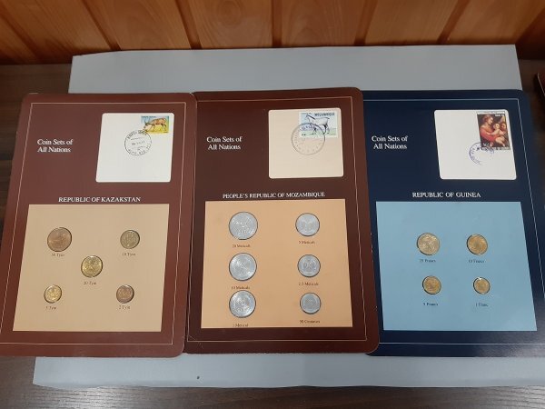 0403U100 世界のコイン 『Coin Sets Of All Nations』シリーズ ナイジェリア ギニア など おまとめの画像4