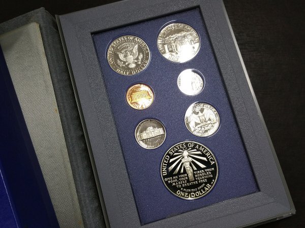 0501S36　世界のコイン　記念コイン　おまとめ　アメリカ 1986 PRESTIGE SET　カナダ 　モスクワオリンピック など　　_画像7