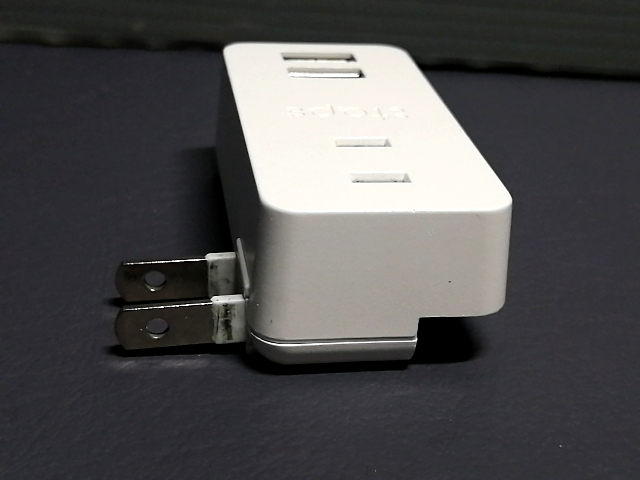 即決美品 トップランド USB コンセント 電源タップ AC2個口 USB2ポート 高出力2A 高速充電 モバイルタップ 180度回転プラグ ホワイト ibt_画像10