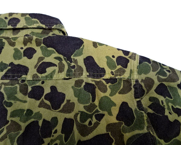 M【KEY Duck Camo Flannel Shirts RB020005AT RAGEBLUE キー ダック カモ フランネル シャツ ラージブルー 迷彩 古着】_右肩辺りに色褪せ、変色があります。
