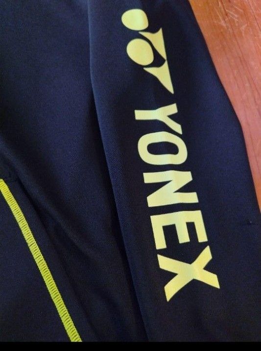 YONEX フーディ 美品 蛍光 緑 ヨネックス ウォームアップ パーカー テニス 黒 プルオーバー ブラック