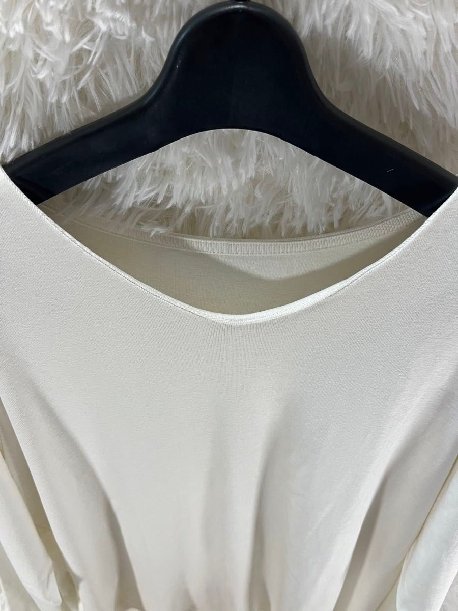 【新品】Tシャツ　カットソー　大きいサイズ　長袖　4L ホワイト　ふるゆわ 白 トップス