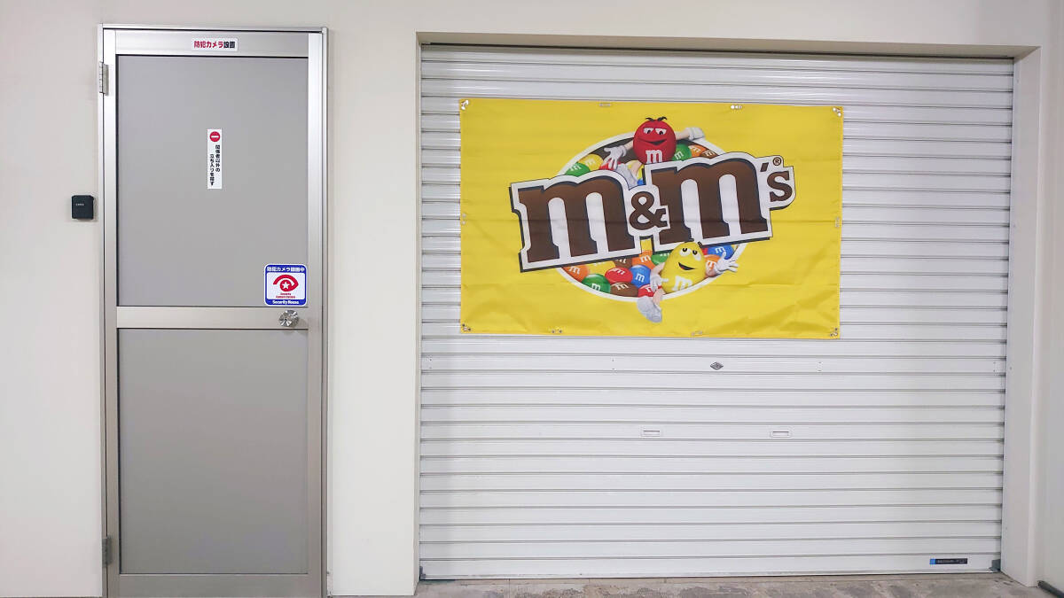 M&M's フラッグ P22 アメリカン雑貨 旗 BIG バナー 海外限定 エムアンドエムズ タペストリー USA インテリア グッズ M&M チョコレート　_画像9
