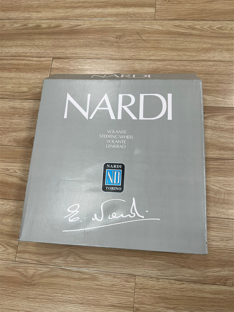 ■023　★新品 NARDI(ナルディ) ステアリング 350mm 14インチ スポーツステアリングホイール_画像4