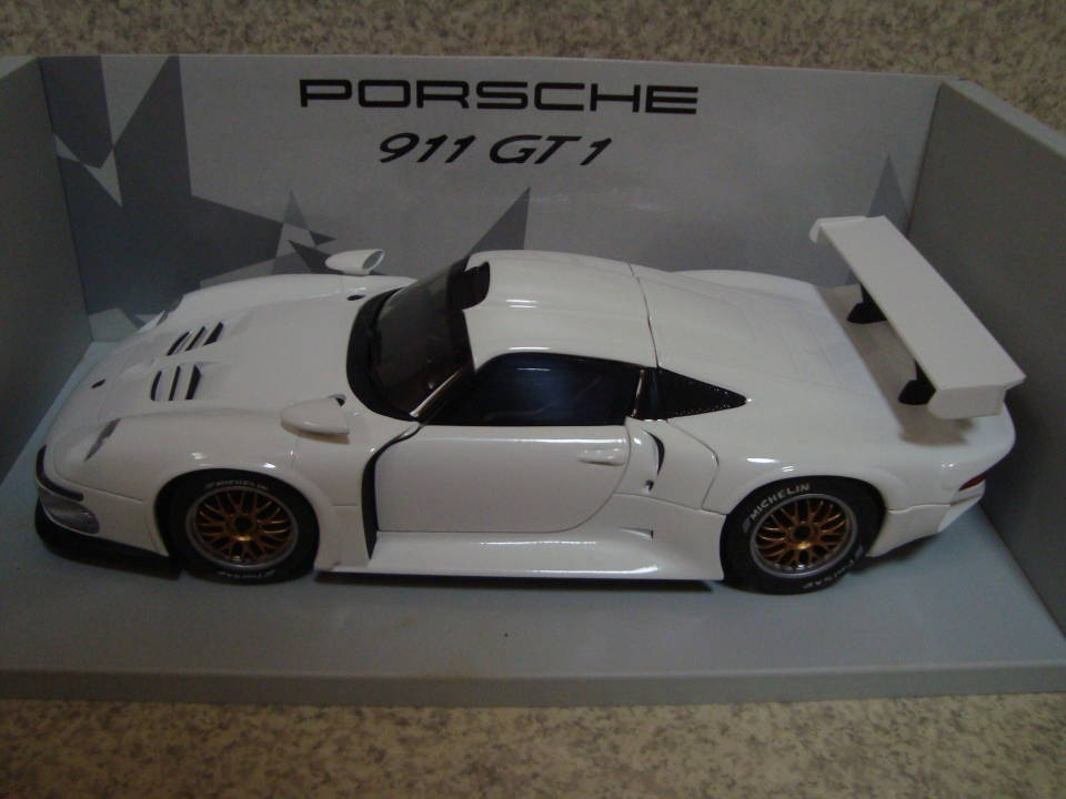 UT-models 1/18 ポルシェ 911 GT1 UTモデル 未展示未使用の画像4