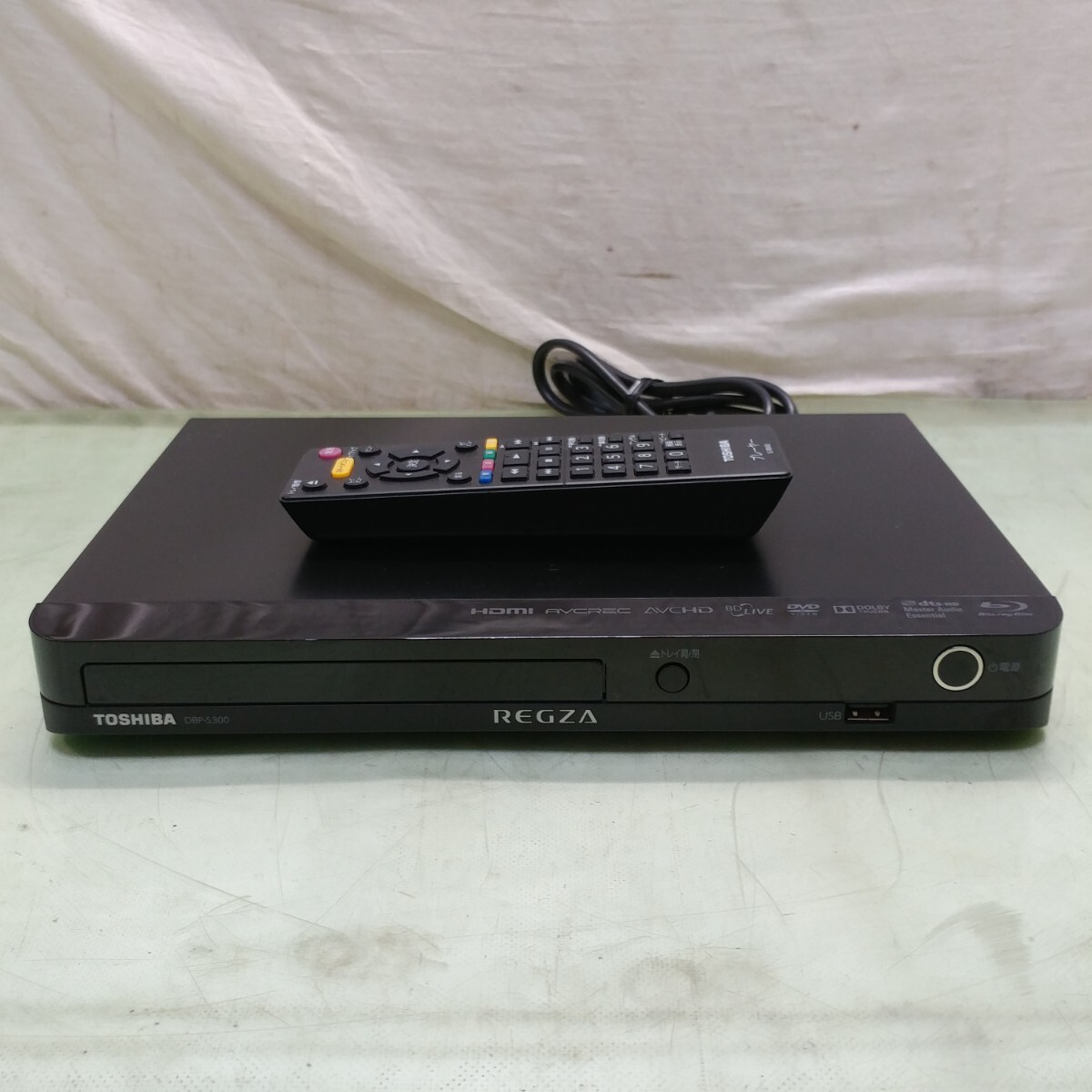 TOSHIBA/東芝 REGZA ブルーレイディスクプレーヤー DBP-S300 リモコン付きの画像1