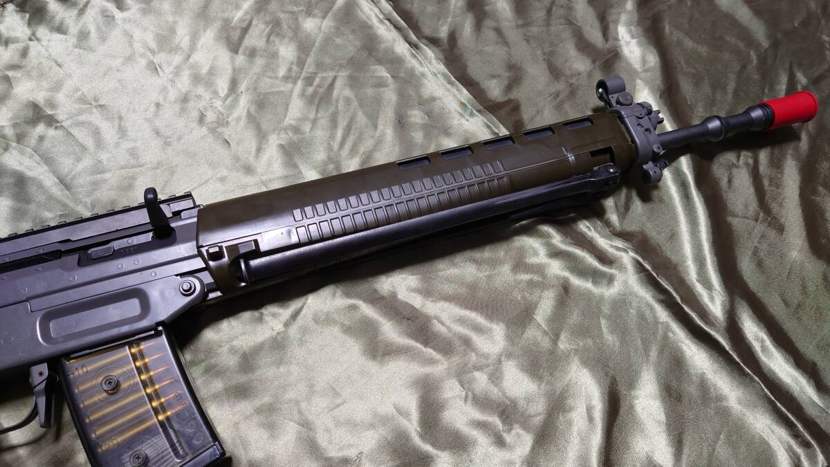 東京マルイ SG550 電動ガン バースト射撃可 EG1000モータ搭載　高効率配線化 SBD取り付け チークパッド、マウント、スコープ付属　SIG550_画像4