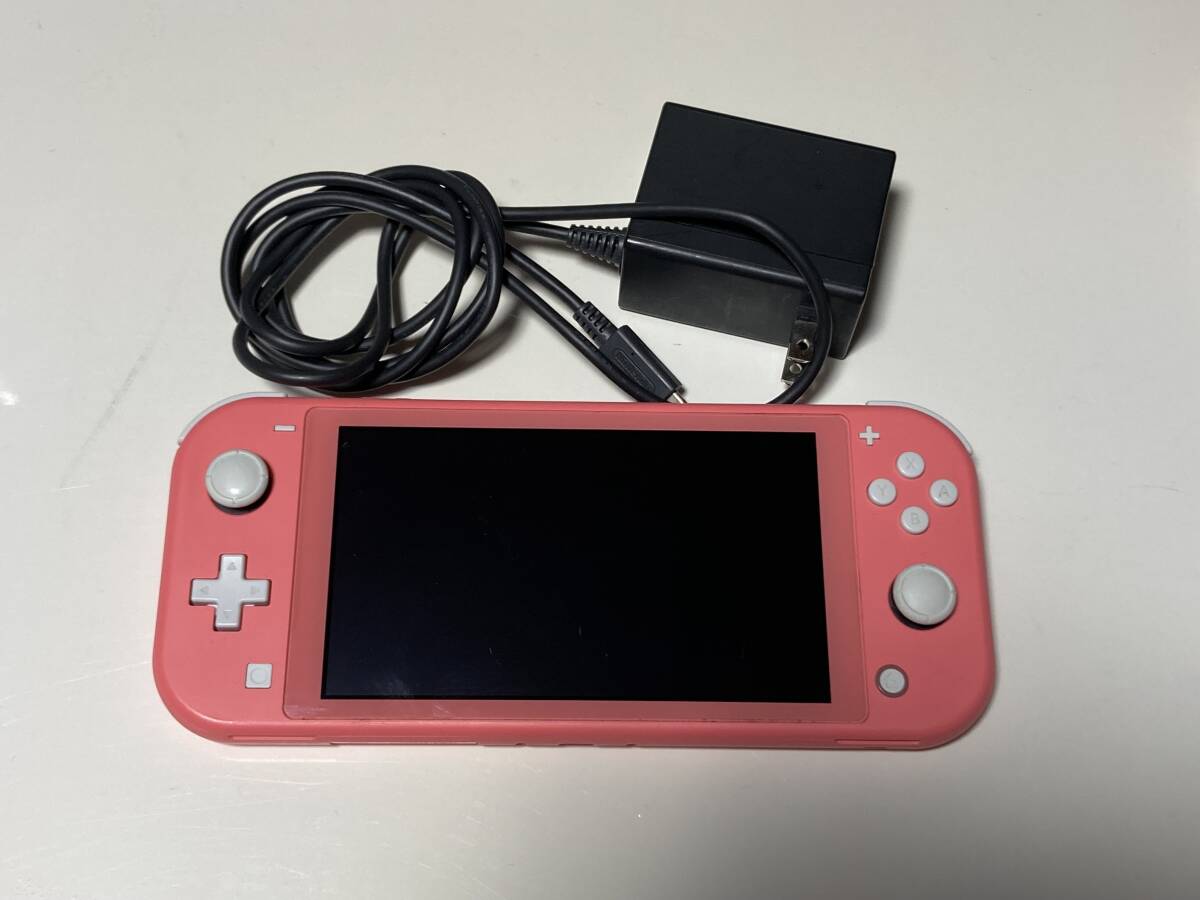 中古品 ニンテンドースイッチライトコーラル 動作品・初期化済み、ポケモンケースおまけ付き