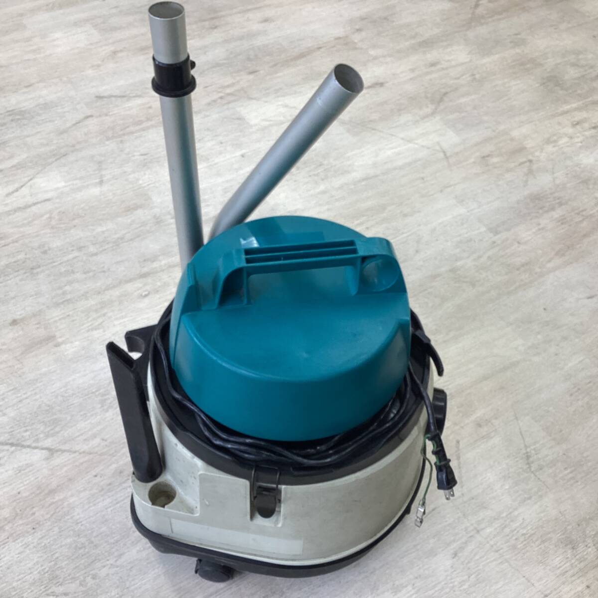 18go【中古品】○マキタ(makita) 連動付き乾式専用集じん機 436