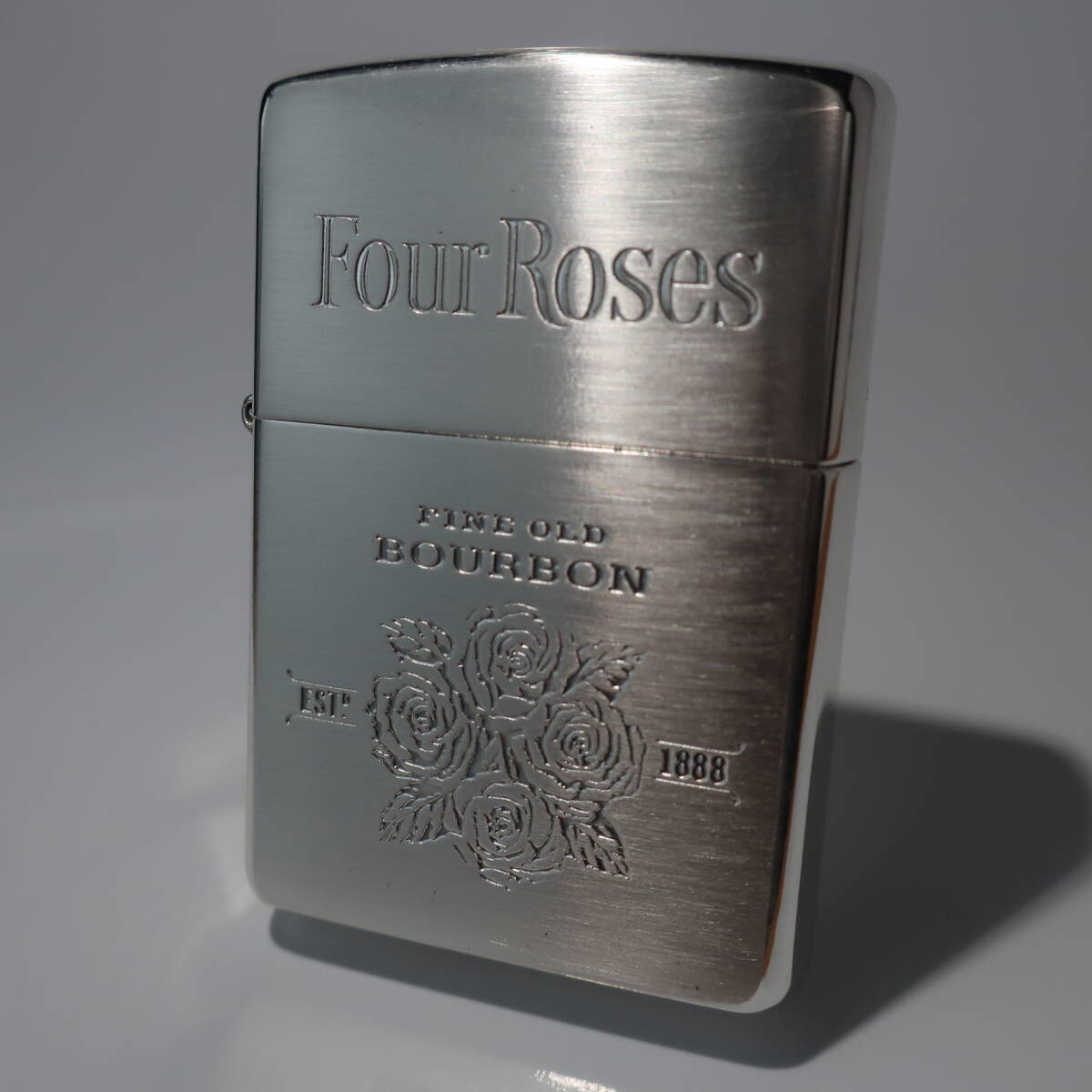 ZIPPO フォアローゼズ バーボン Four Roses ４輪の薔薇柄Zippo 2001年 ジッポの画像1