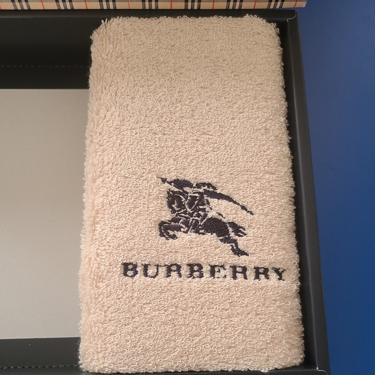 【送料込】BURBERRY バーバリー ウォッシュタオル１枚 西川産業 ベージュ 〈箱なし〉の画像1