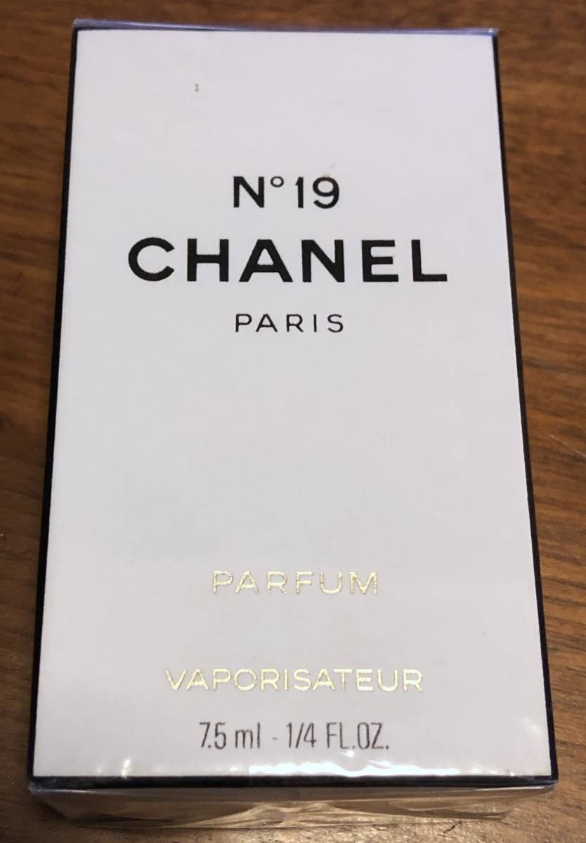 CHANEL(シャネル) N°19 香水 PARFUM (パルファム) VAPORISATEUR(ヴァポリザター) 7.5ml未開封新品_画像1