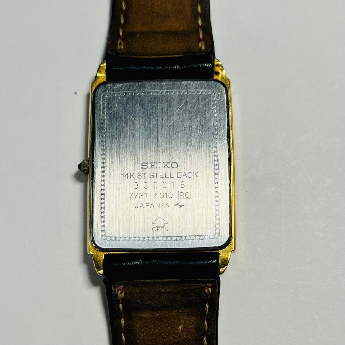 JM2cL SEIKO セイコー Dolce ドルチェ 7731-5010 14K ST.STEEL BACK 腕時計 クォーツ スクエア ゴールド×ブラック リストウォッチ_画像4