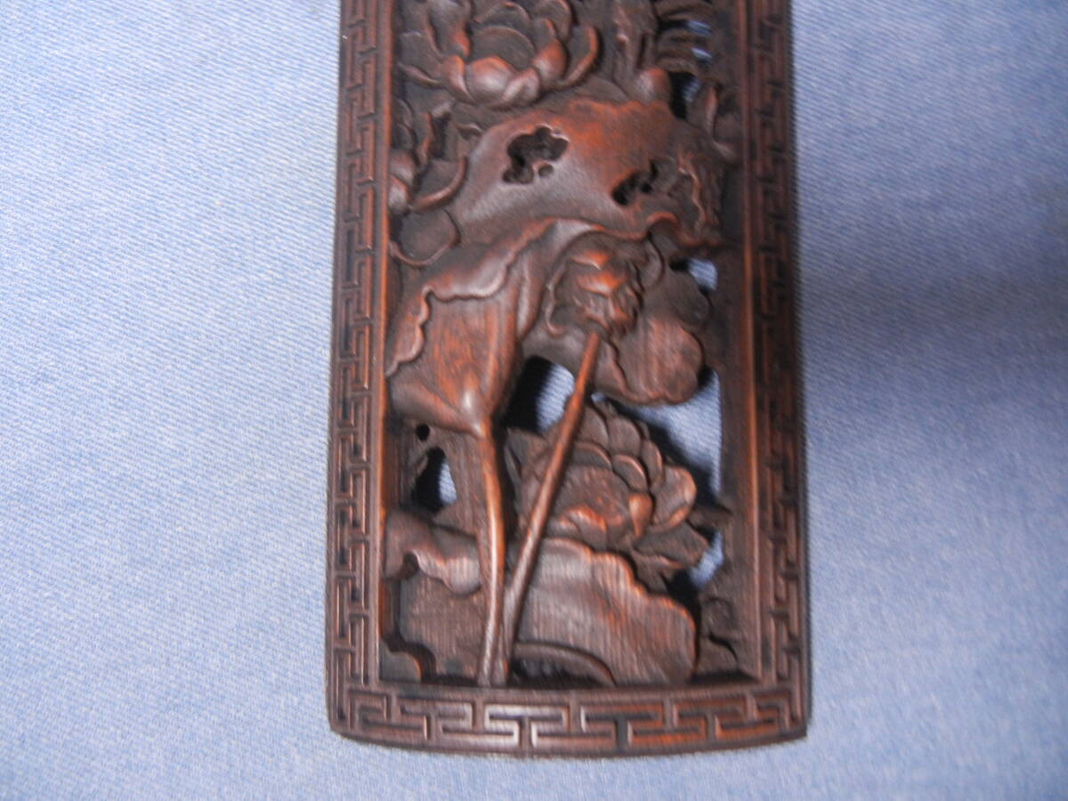 竹製 茶合「鶴と鹿と紅葉」精密彫刻模様　 筆置き「鳥と蓮の葉・花」の2点 置き物 立置き物