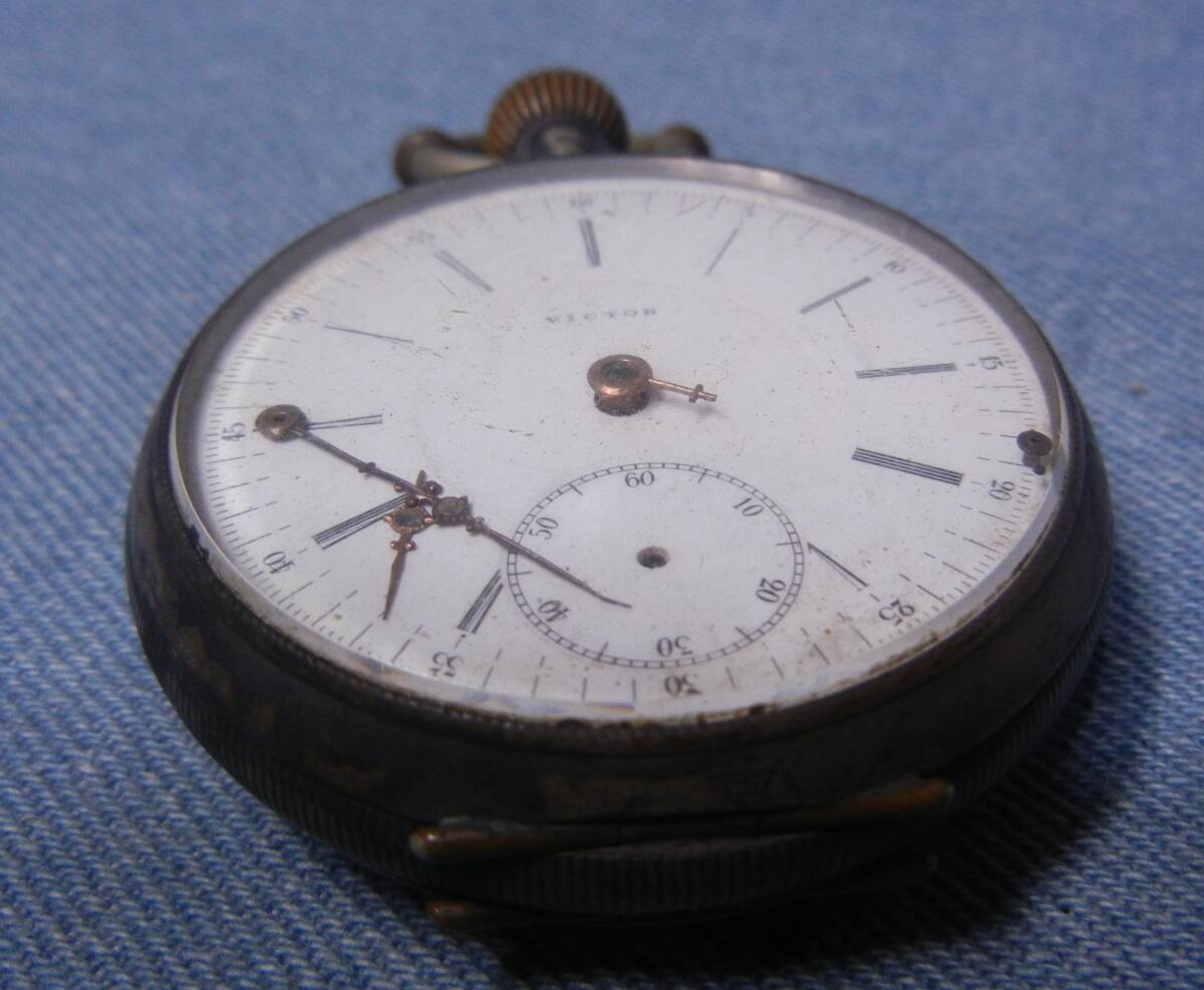 銀製の「VICTER」懐中時計 機械式・手巻き「0.800 VICTOR マーク」の刻印 ジャンク品の画像3