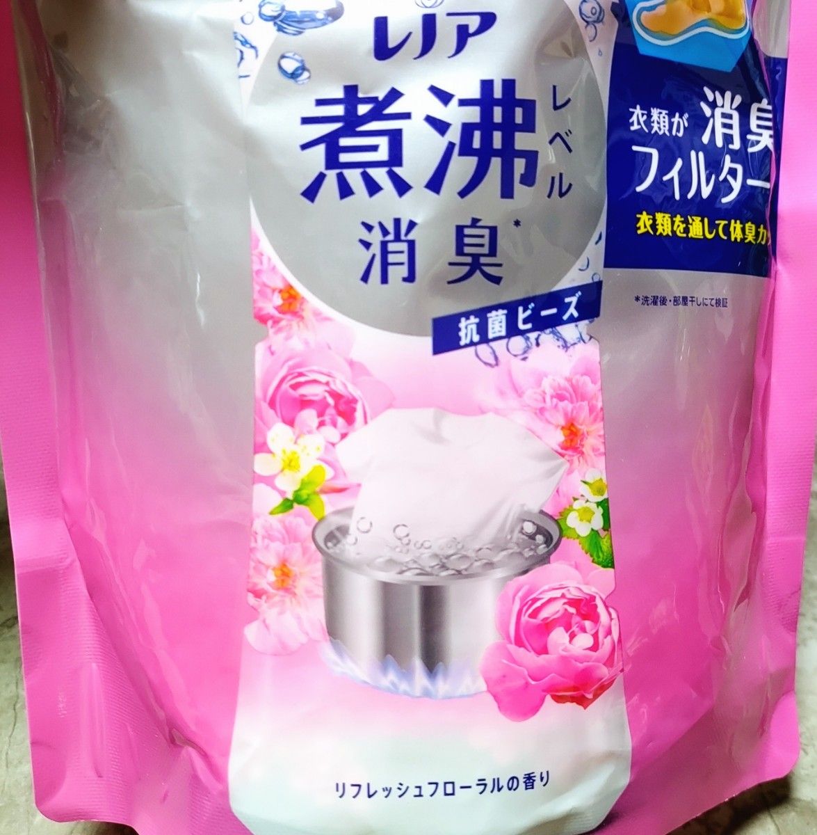 【 新品 】 レノア 煮沸レベル消臭 抗菌ビーズ リフレッシュフローラル 詰め替え 970mL / P&G 消臭剤 つめかえ用