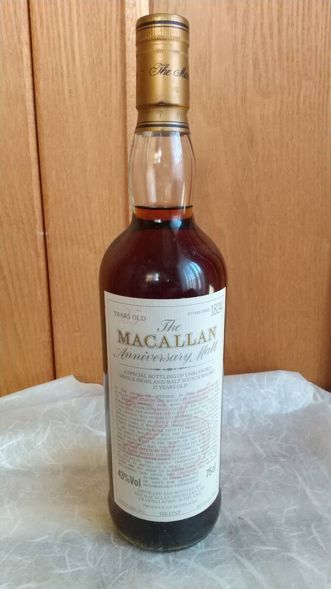 ザ・マッカラン THE MACALLAN 25年 古酒 アニバーサリー・モルト 1971年 43％ 750cl 未開栓 木箱付き の画像3