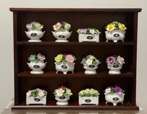 Aynsley エインズレイ・フラワー・ブーケ・コレクション　英国の花々　12個セット　飾り棚付き　認定書有り　予約限定版_画像1