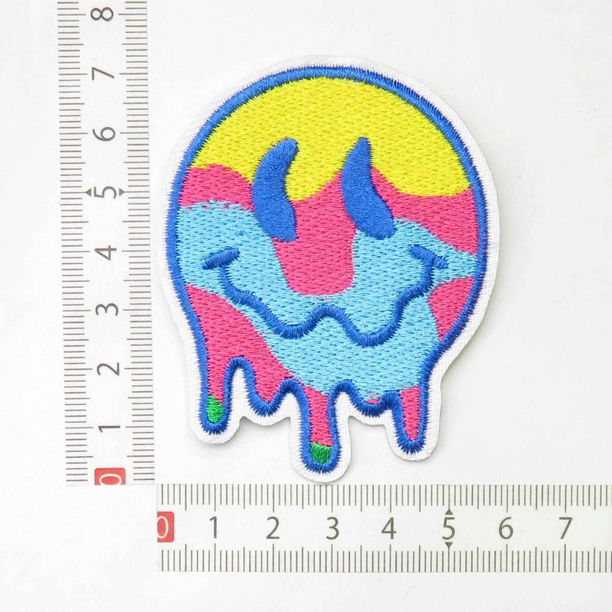 ニコちゃん 刺繍 アイロン ワッペン アップリケ スマイル カラフル ポップ 手芸用品 アレンジ patch パッチ 虹色