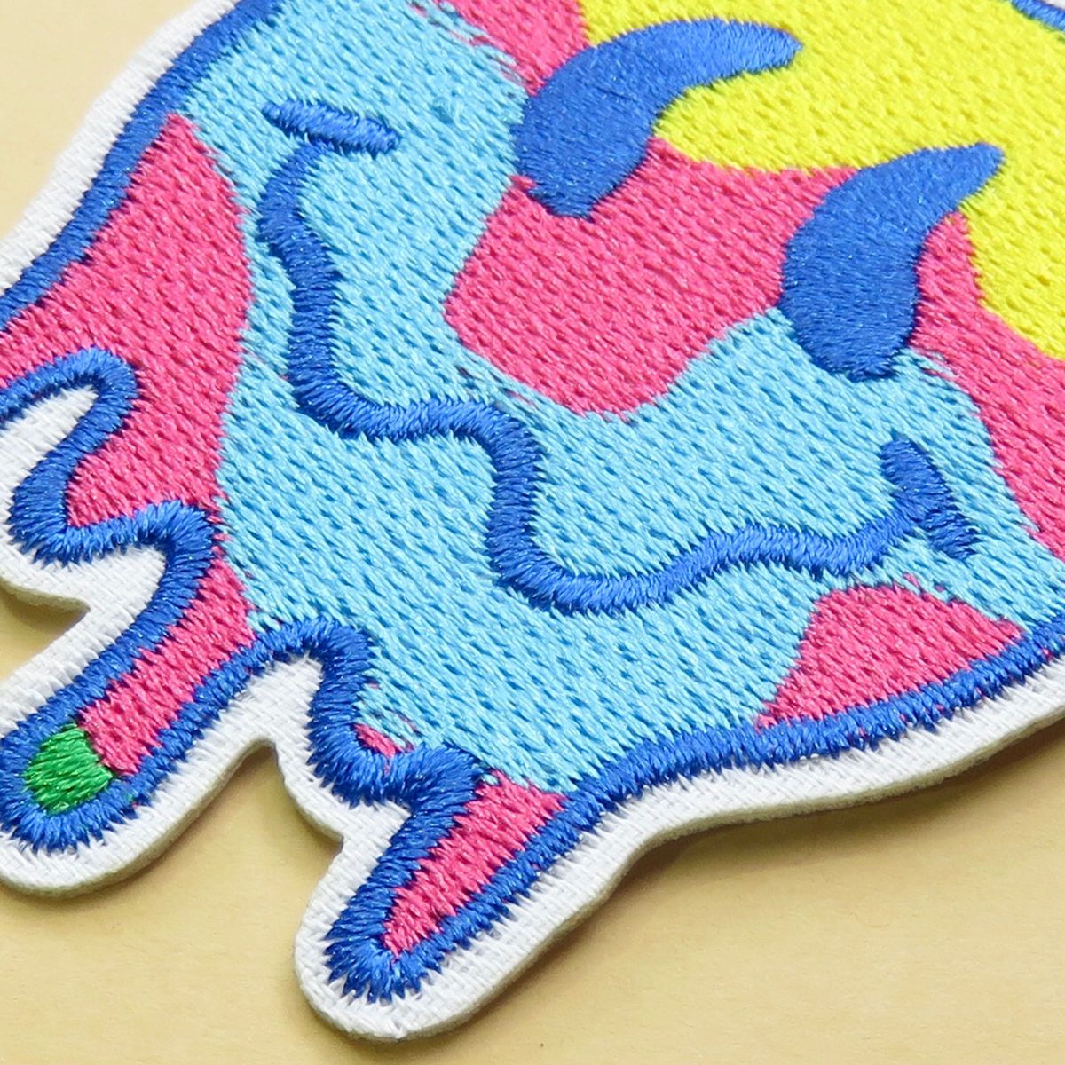 ニコちゃん 刺繍 アイロン ワッペン アップリケ スマイル カラフル ポップ 手芸用品 アレンジ patch パッチ 虹色