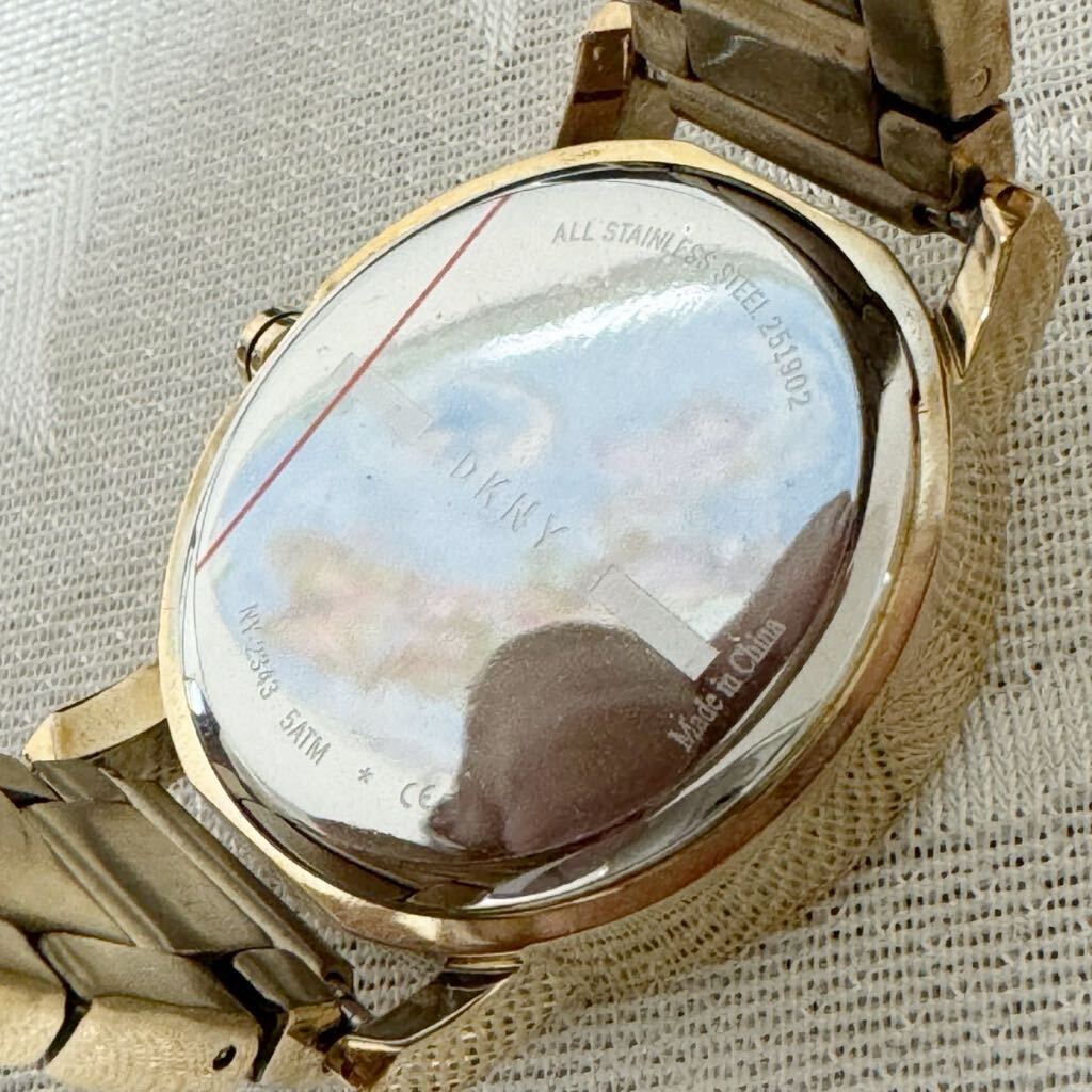 DKNY ダナキャランニューヨーク 腕時計 35mm NY2343 未使用 ゴールド_画像5
