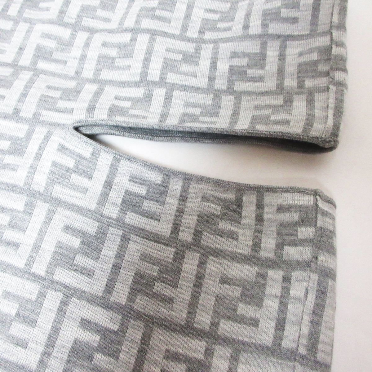  beautiful goods 23SS FENDI Fendi Zucca pattern cut out reversible no sleeve knitted sweater gray *
