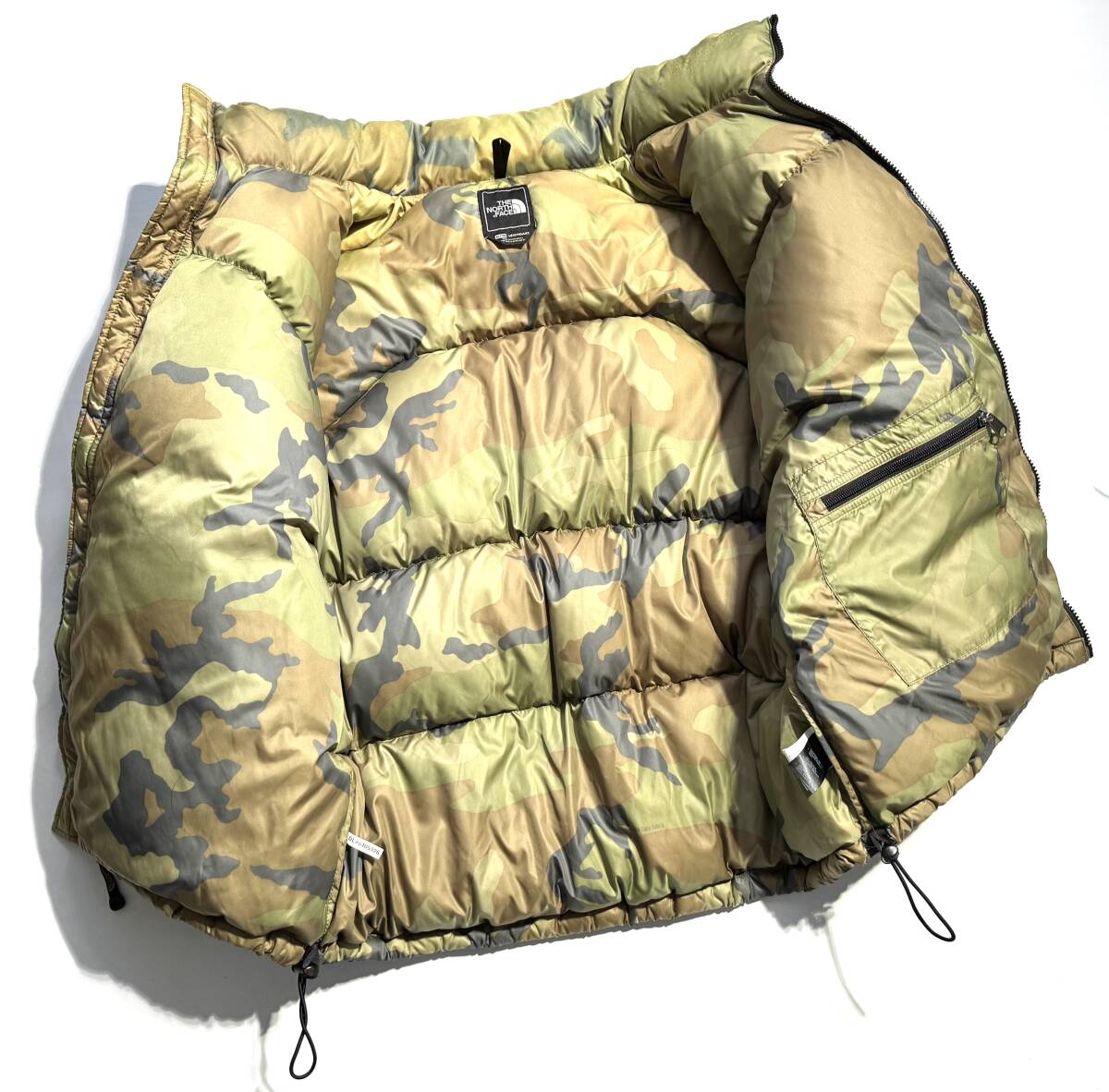 極希少【XL】THE NORTH FACE ザ ノースフェイス ヌプシ ダウンジャケット XL カモフラ F06 メンズ 迷彩【軽量 保温性抜群】国内正規 01586_画像3