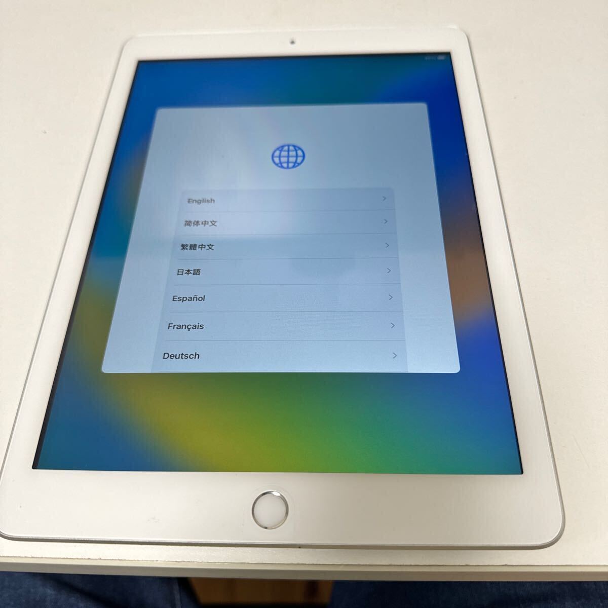 iPad 第5世代 32GB Wi-Fi シルバーの画像1