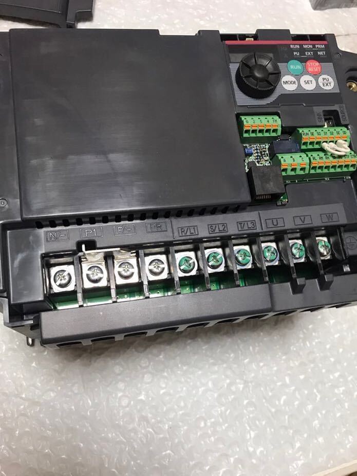 新品無箱未使用三菱電機 MITSUBISHI インバーター FR-D720-7 5K 新品無箱未使用三菱電機 MITSUBISHI インバーター FR-D720-7 5K