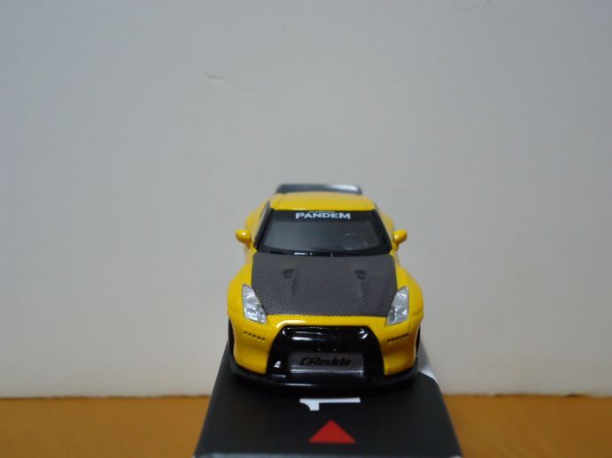 ★MINI GT 1/64 Pandem NISSAN GT-R  バンテム 日産 GT-R  カーボン入りメタリック イエロー  124★の画像6