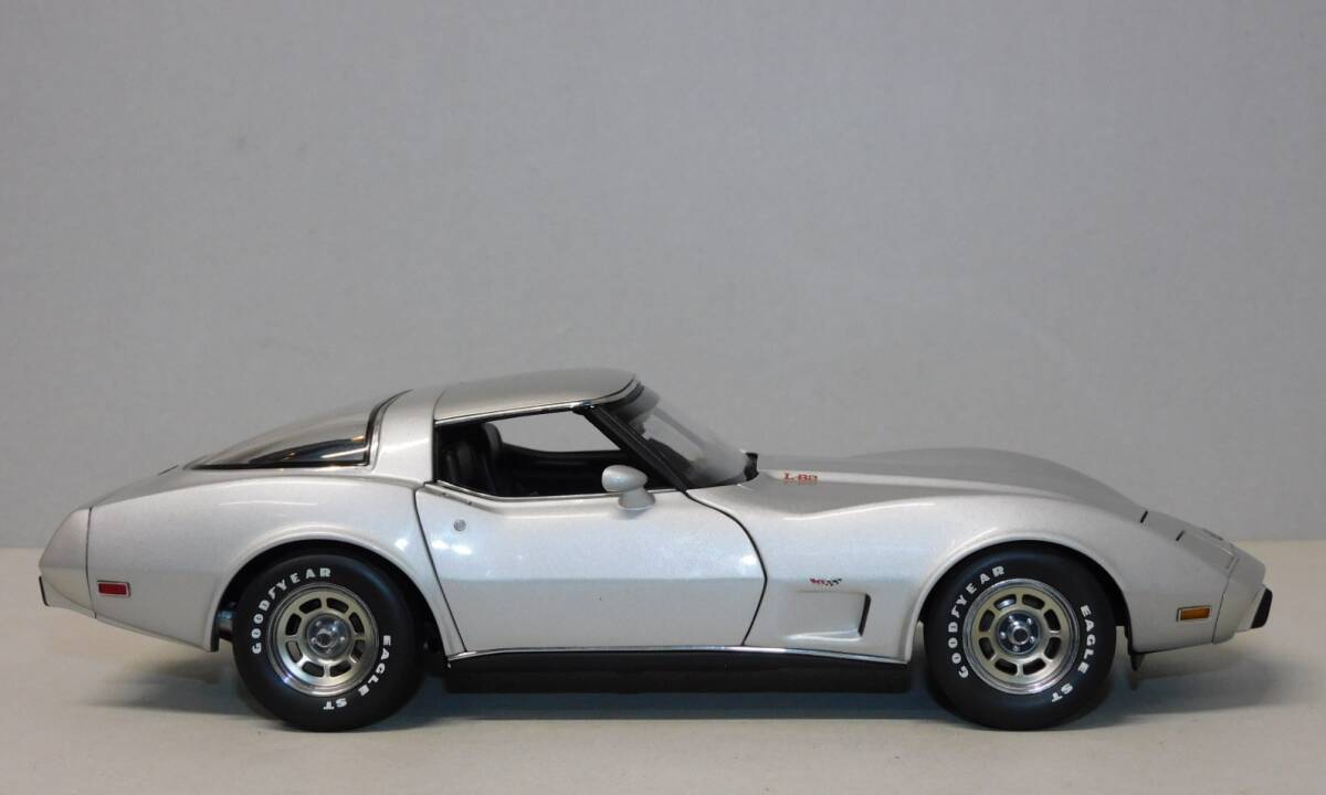 ★1円～ オートアート 1/18 シボレー コルベット 1978 25th Chevrolet Corvette C3 (titanium silver) AUTOart ミニカーの画像4