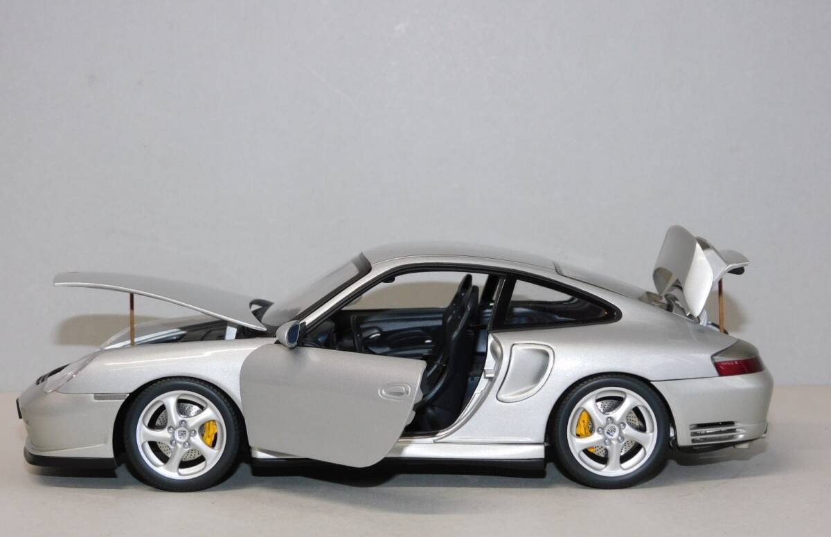 即決♪オートアート 1/18 ポルシェ 911 996 GT2 2002 AUTOart PORSCHE パフォーマンスシリーズ ミニカーの画像4