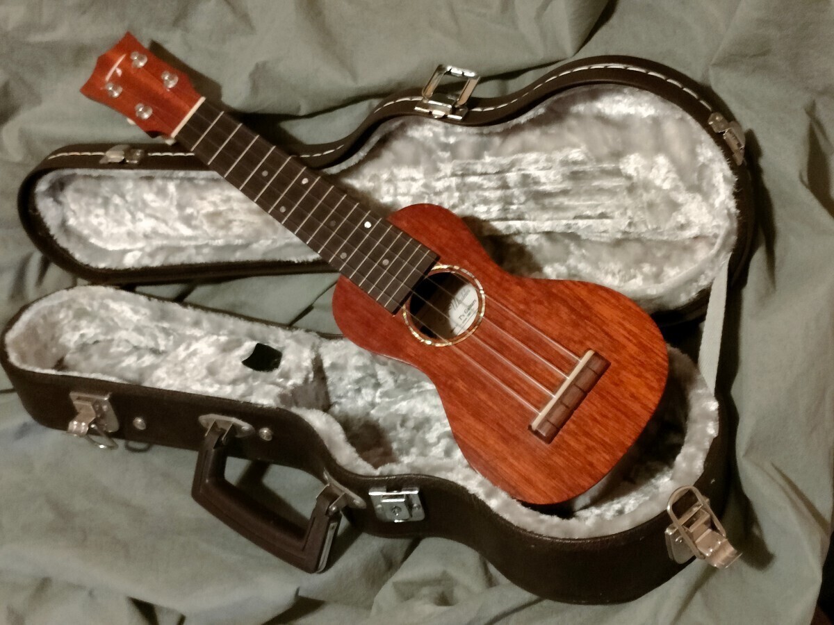 希少●T's Ukulele ティーズウクレレ baby-u M 美品 ベビーサイズ 専用ハードケース付き 2005年製_当時、別売オプションだったハードケース 