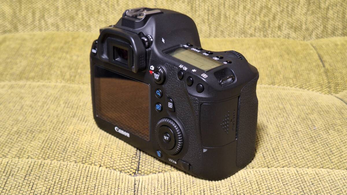 個人出品 美品 Canon キヤノン EOS6D  純正バッテリーグリップ ショット数22,209回の画像3