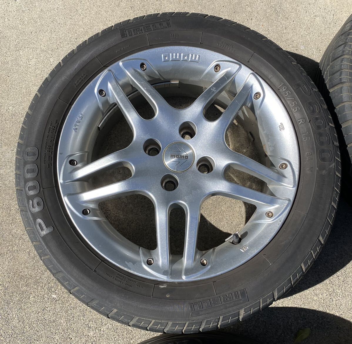 EK@ 直接引取り大歓迎 タイヤ 4本セット PIRELLI 195/55R15 ホイール付 MOMO 6J×15H2 アルミホイール 4穴 06年製 イタリア製 ピレリ モモの画像4